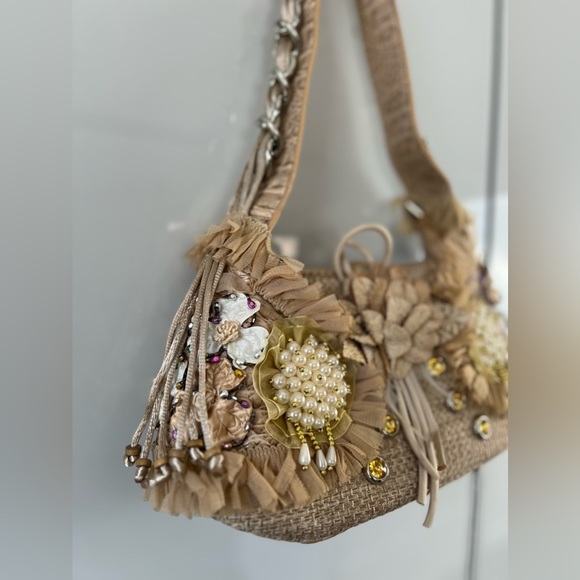 Elegant Floral Embellished Beige & Tan Handbag NWT - Picture 4 of 13